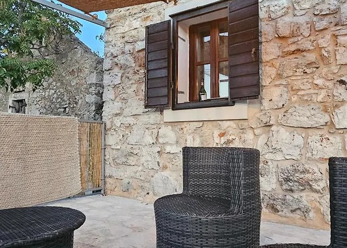 Casa vacanze Hvar Stone With Pool Vrbanj