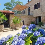Hvar Stone With Pool Vrbanj