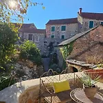 Feriehus Hvar Stone With Pool