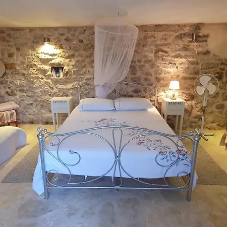 Hvar Stone With Pool Vakantiehuis