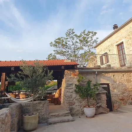 Hvar Stone With Pool Vakantiehuis *